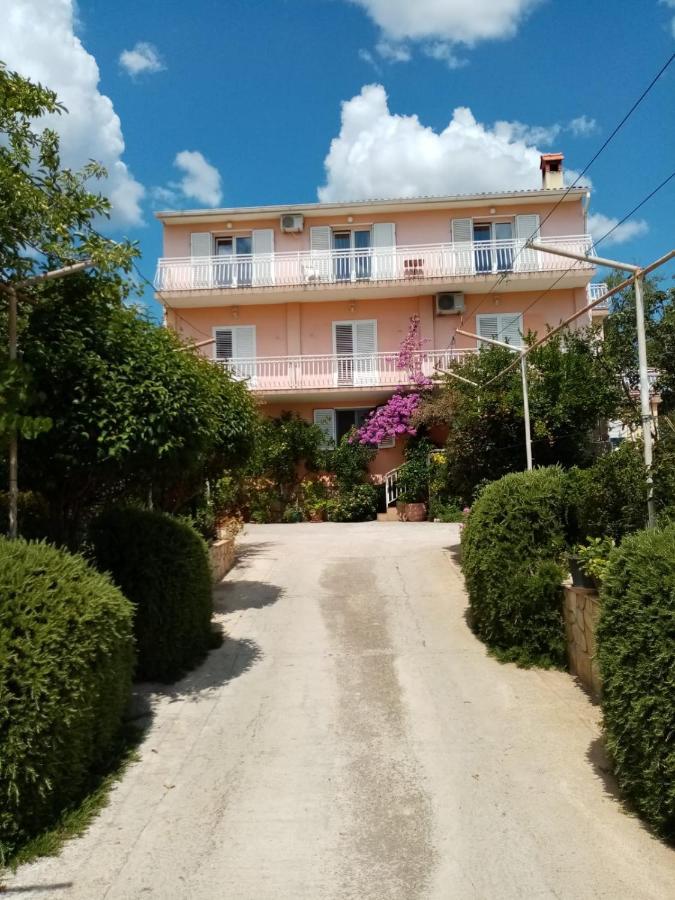 Apartmani Nado Majica Sveti Filip i Jakov Exterior photo