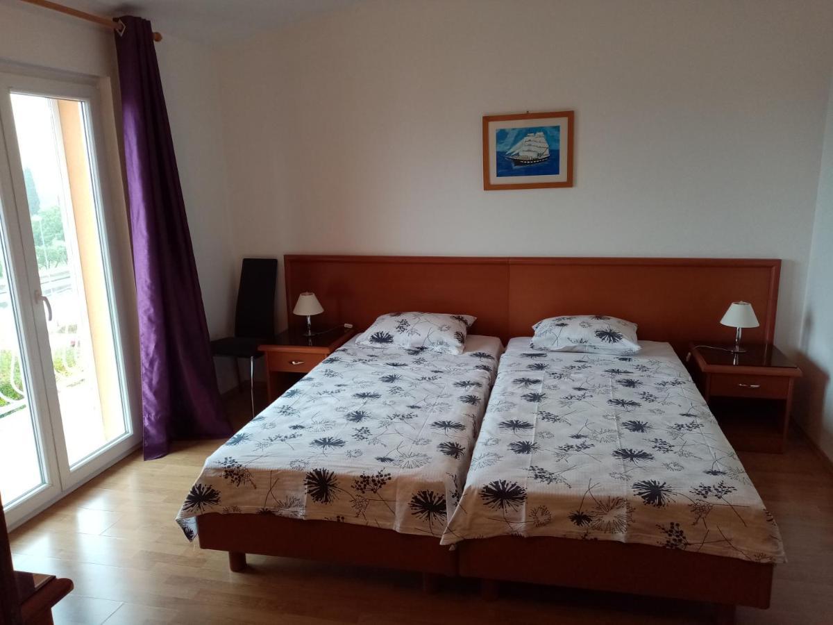 Apartmani Nado Majica Sveti Filip i Jakov Exterior photo
